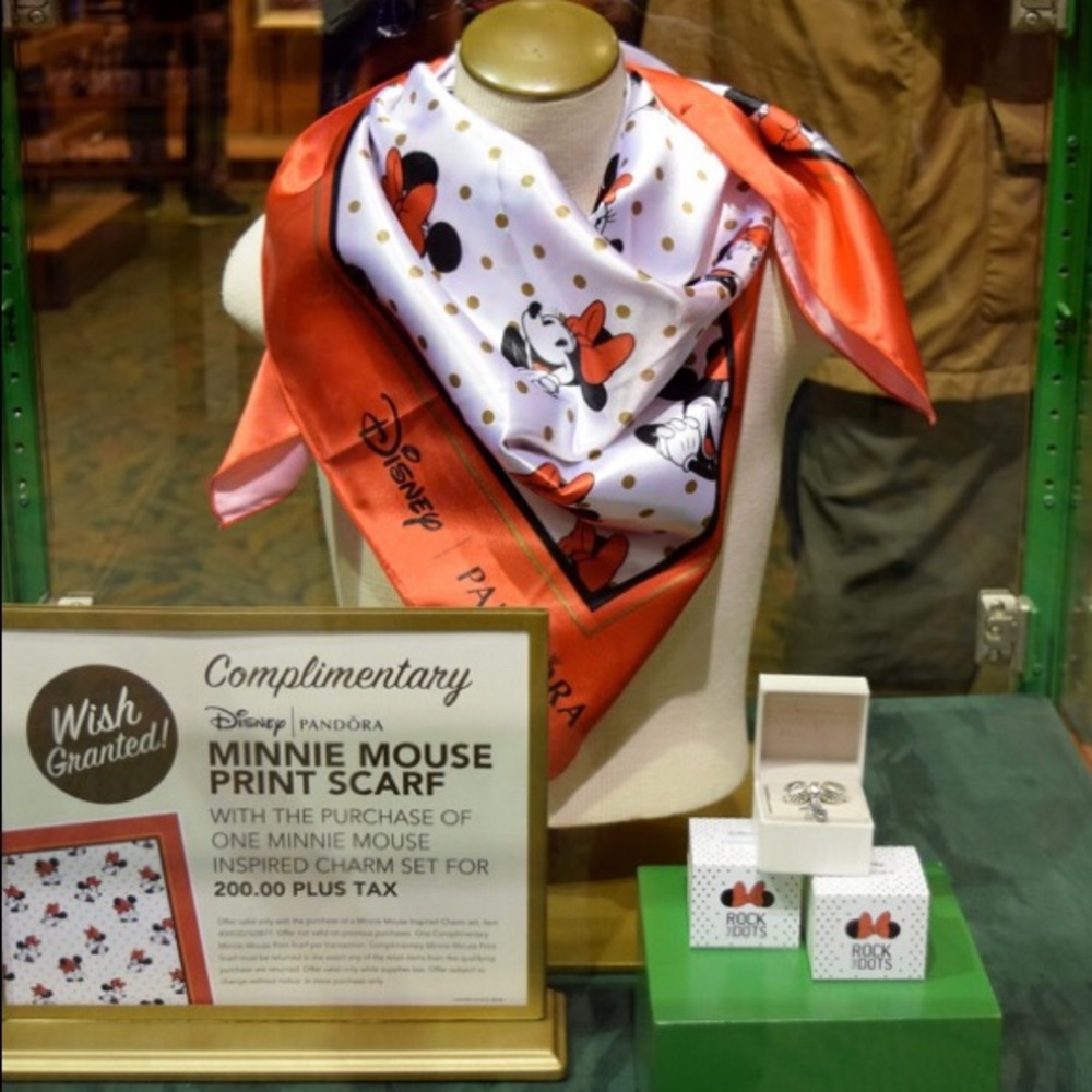 Pandora Minnie Rock the Dots scarf